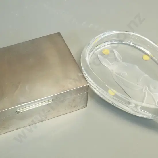 wood-lined sterling silver cigarette box H-50 W-140 D-100 and a relief moulded glass horse motif ashtray