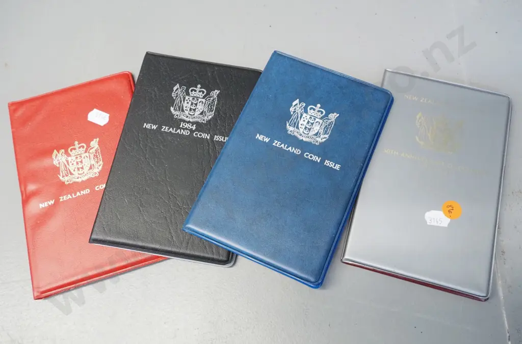4 New Zealand uncirculated coin sets - 1974, 1978, 1983, 1984 Image 1++
