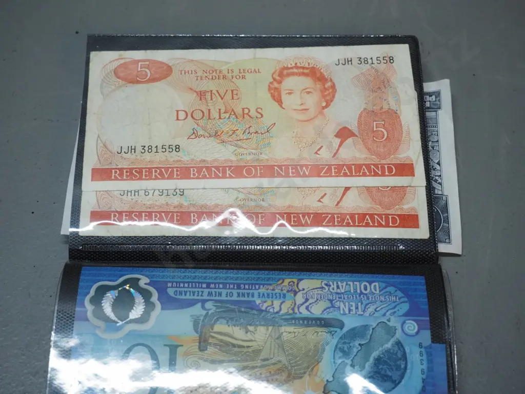 plastic wallet of New Zealand bank notes - 1 and 5 pound notes, Millennium $5 and other dollar notes, etc. Image 1++