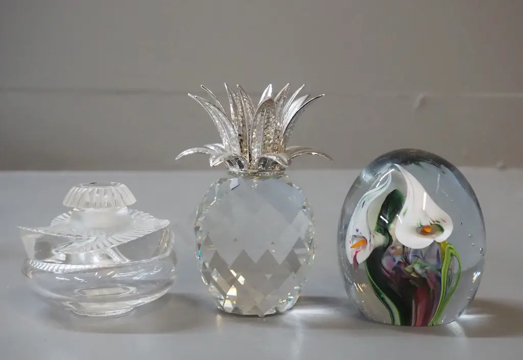 Lalique glass perfume bottle w/stuck stopper and chip, Swarovski pineapple candle holder and a Viesnik art glass arum Image 1++