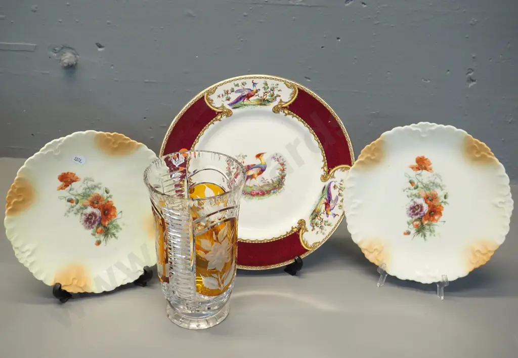 3 cabinet plates: 2 blush ware & a Myott Chelsea Bird w/some scratches - plus an amber and clear glass vase H-200 Image 1++
