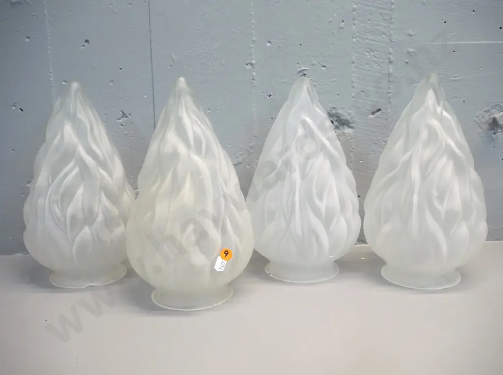 4 frosted glass flame-shaped light shades - slight chipping around fitting rim - H-190, fitting rim D-110 Image 1++