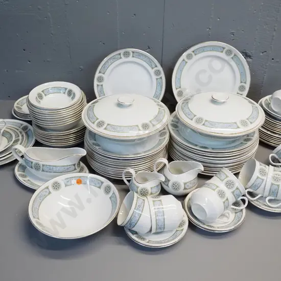 large quantity of Ridgway 'Palazzo' dinnerware including 2 covered vege dishes, 10 cups etc. - 5 pieces have chips