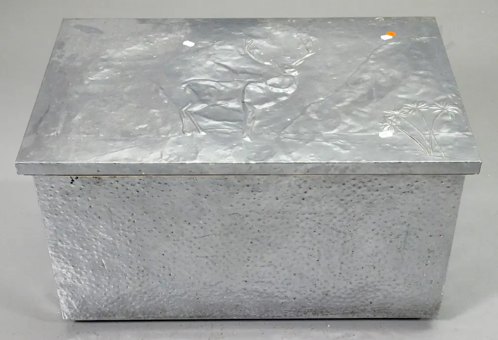 retro wood box with chrome finish stag motif pressed metal over timber H-530 W-590 D-370 Image 1++