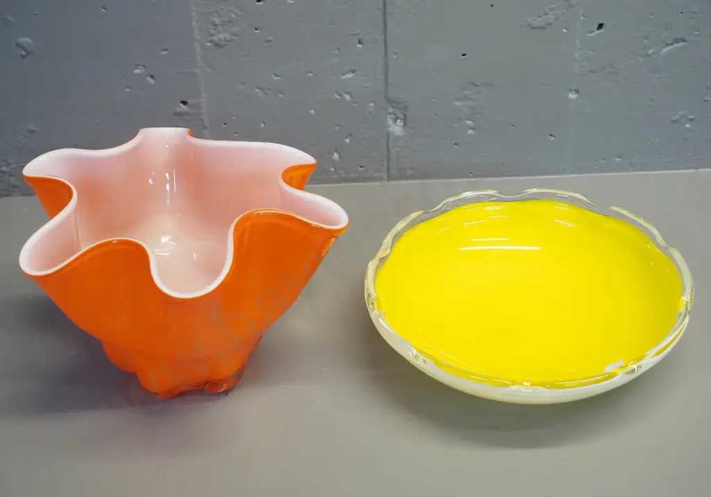 2 art glass bowls - yellow with white outer and orange handkerchief style with white lining H140 D210 Image 1++