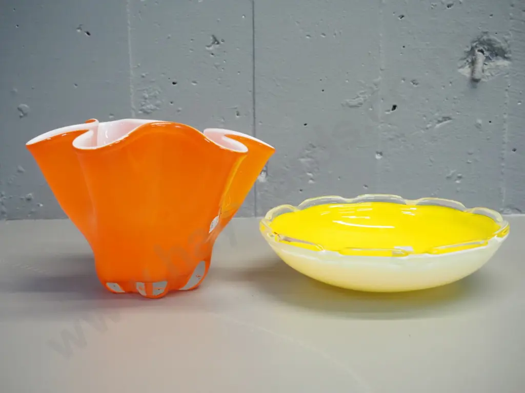2 art glass bowls - yellow with white outer and orange handkerchief style with white lining H140 D210 Image 1++