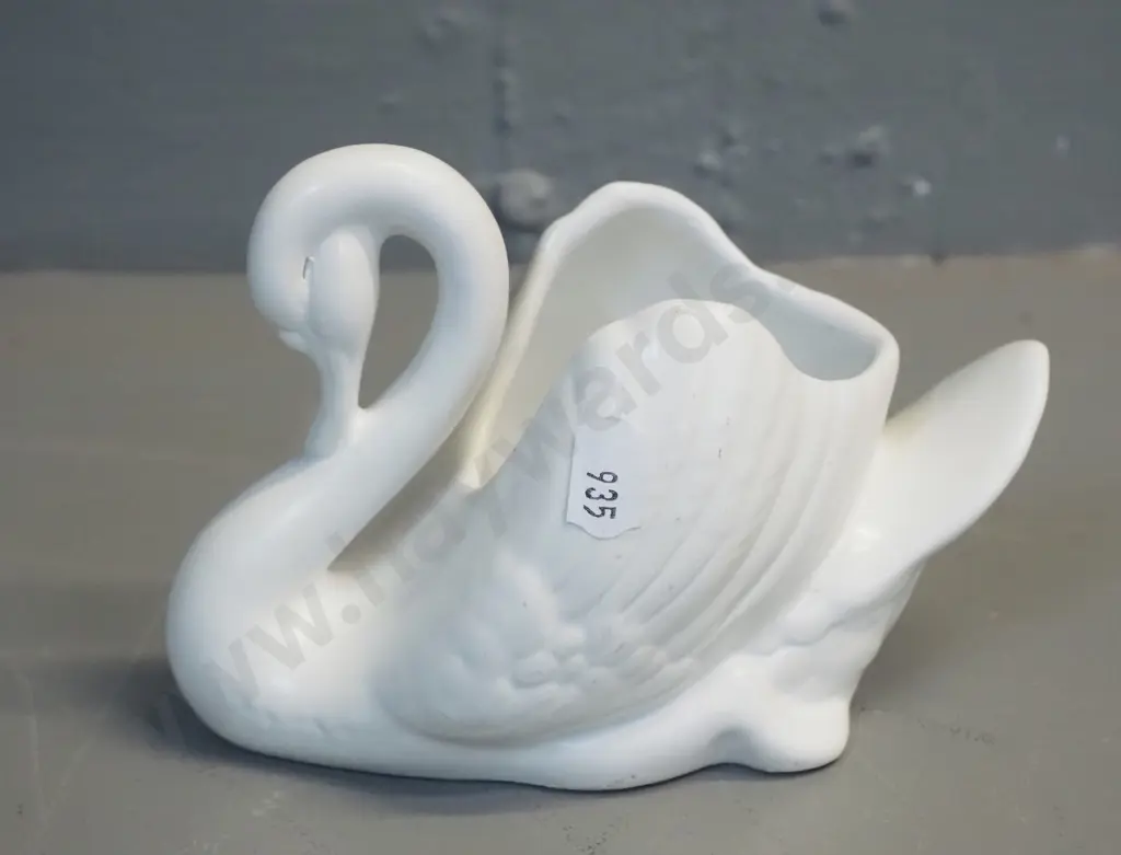 small Crown Lynn swan vase - no 2065. H-100 L-150 Image 1++