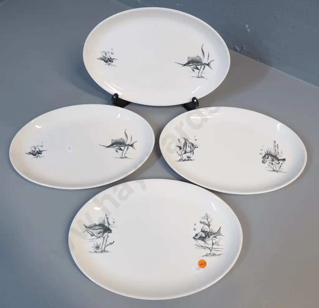4 Crown Lynn oval black and white fish motif plates L-290 W-210 Image 1++