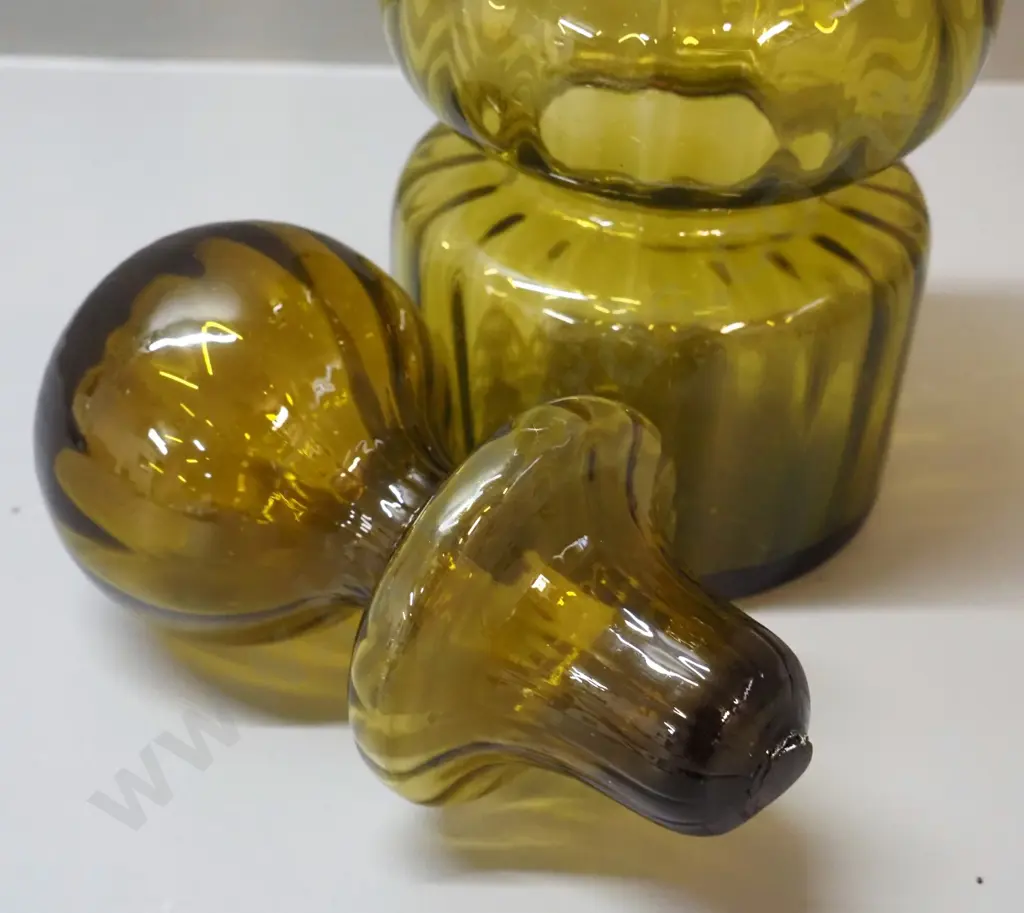 ridged green glass stoppered bottle H-370 Image 1++