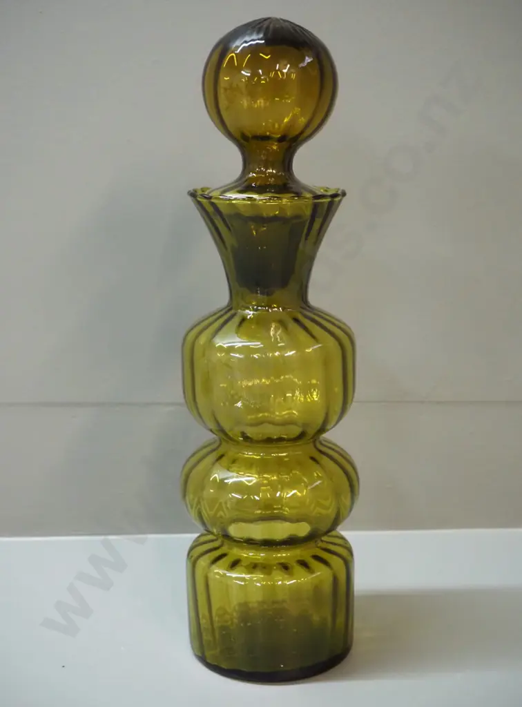 ridged green glass stoppered bottle H-370 Image 1++