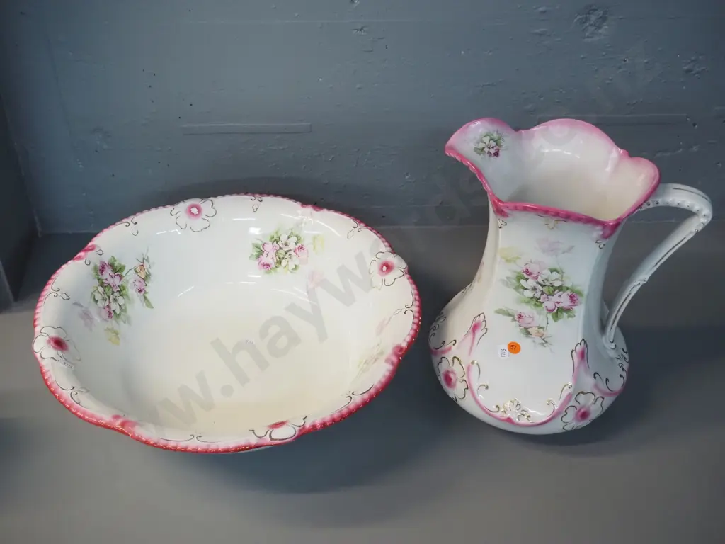 J&G Meakin floral pattern wash basin D-420 and jug H-330 Image 1++