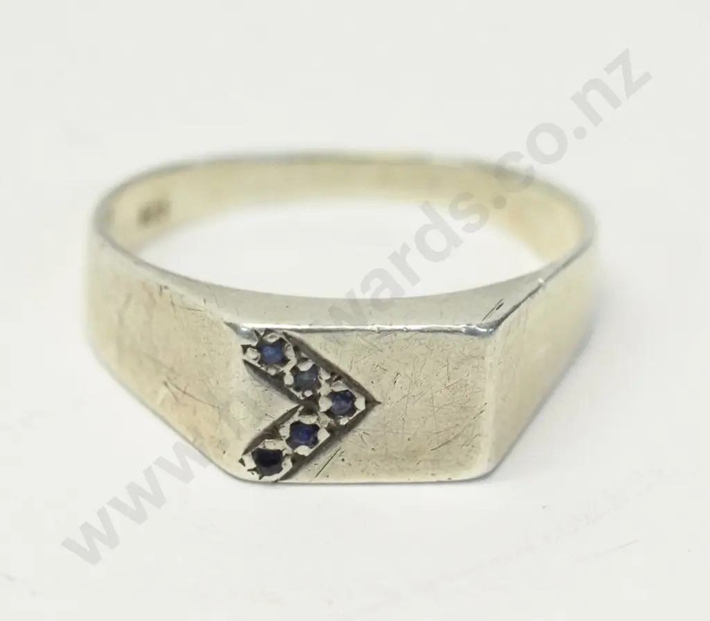 silver signet ring with small sapphires stamped 925 Image 1++