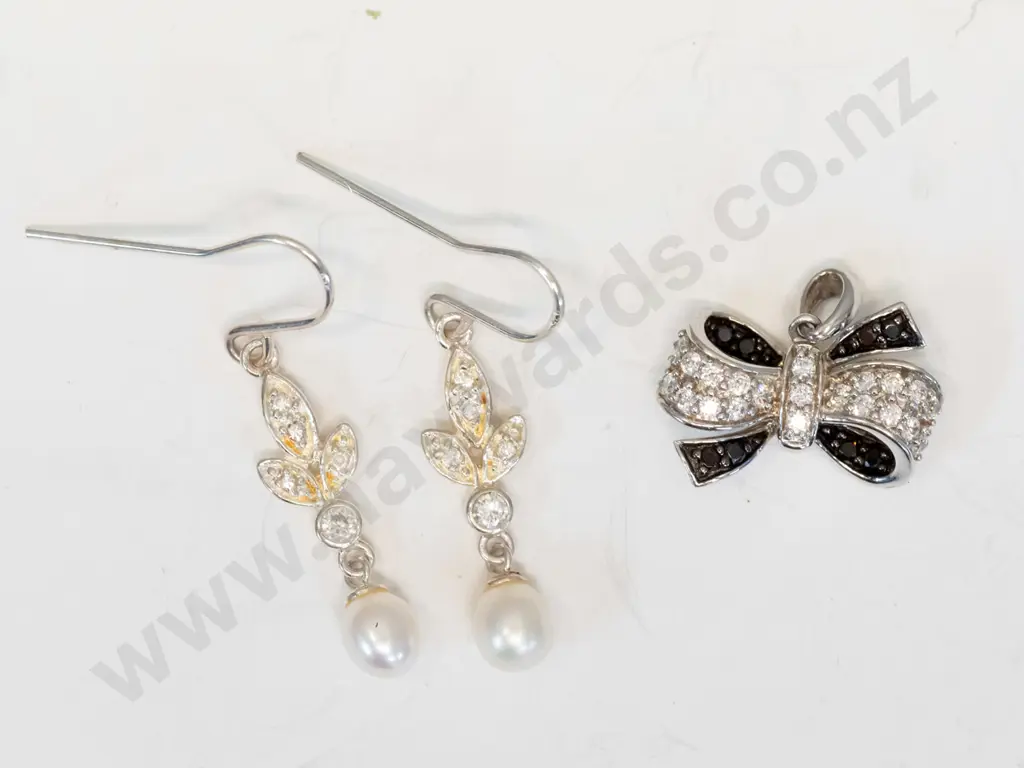 pearl earrings [925] & bow necklace no chain [925] Image 1++