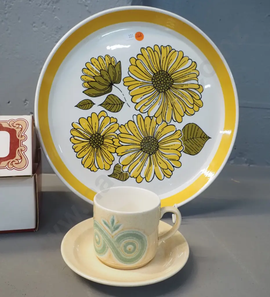 retro Crown Lynn items - Charmaine platter D-350 and boxed set of 4 cups & saucers Image 1++