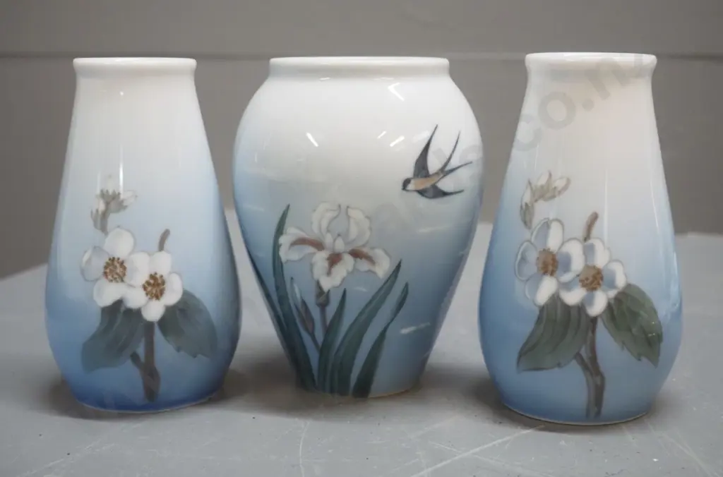 3 small vases - 1 Royal Copenhagen and 2 Bing & Grondahl, each approx. H-120 Image 1++
