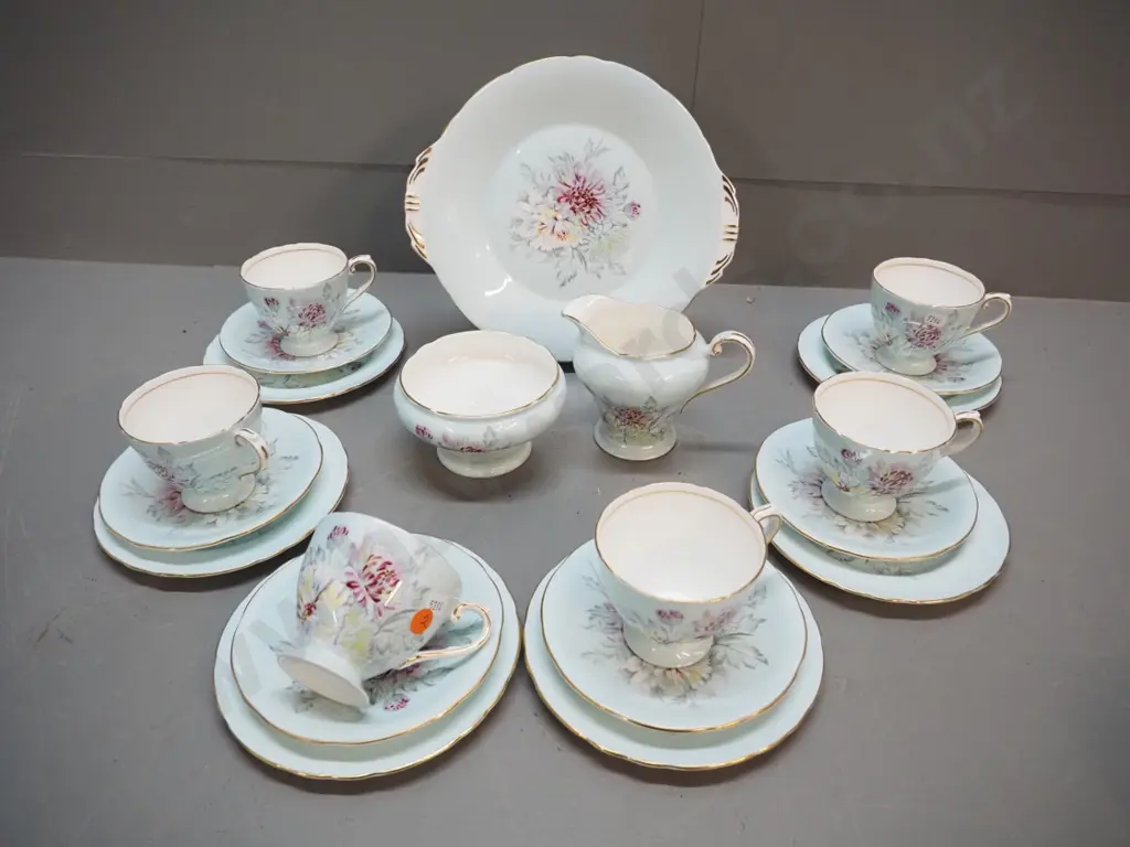 Aynsley 21-piece tea set - floral and pale blue Image 1++