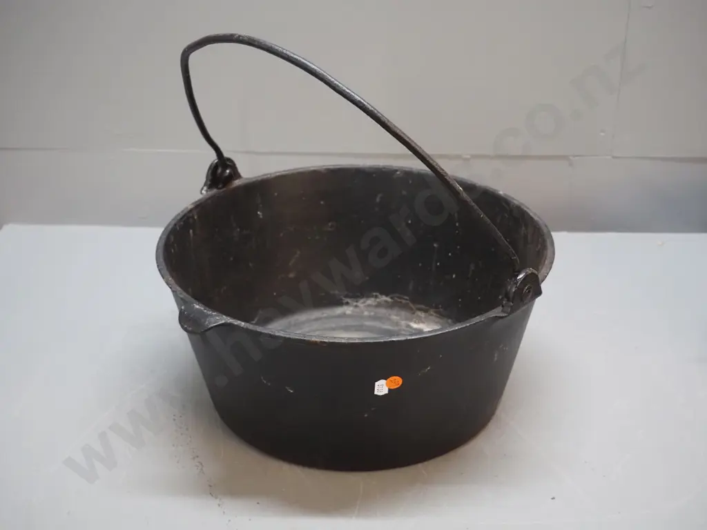 cast iron jam pan - corrosion inside H-170 D-370 Image 1++