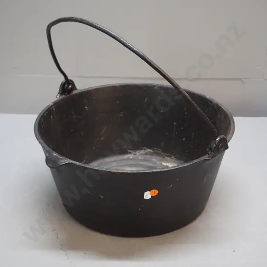 cast iron jam pan - corrosion inside H-170 D-370