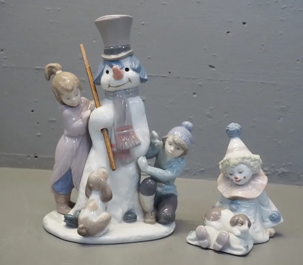 2 Lladro figurines - children with snowman group H-220 and a small sitting clown Image 1++