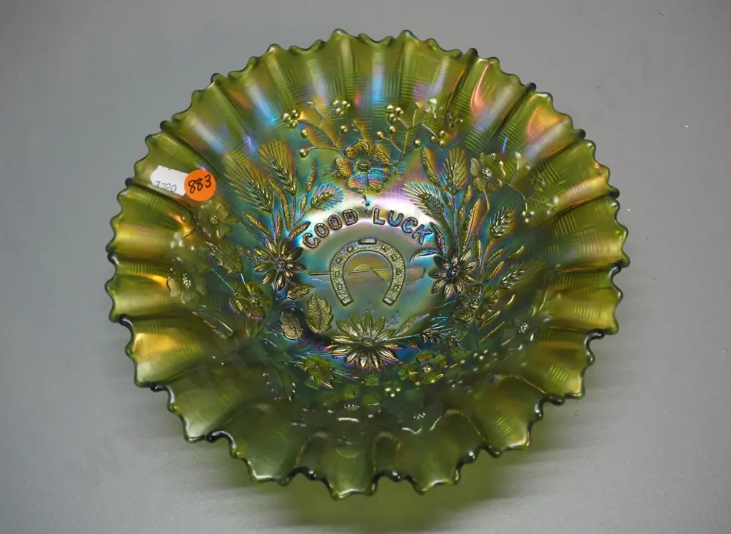 green carnival glass bowl with "Good Luck" horseshoe motif D-220 Image 1++