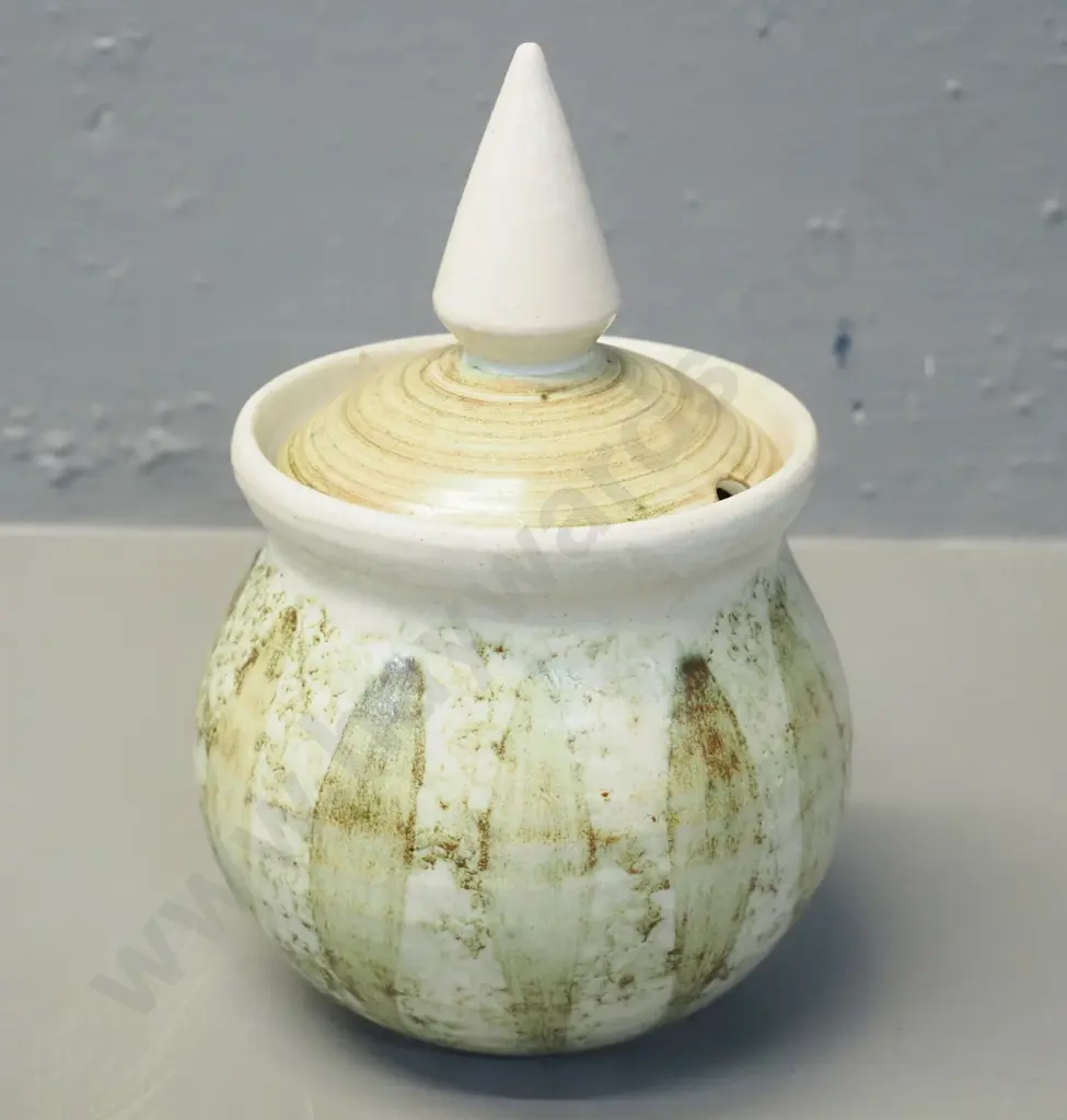 Hanmer pottery lidded honey or jam pot H-185 D-130 Image 1++