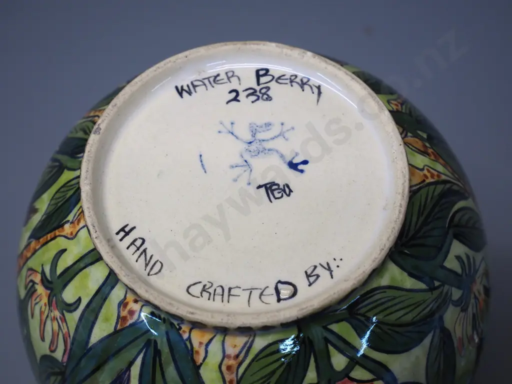 African 'Water Berry' studio pottery lidded pot with giraffe motif H-280 Image 1++