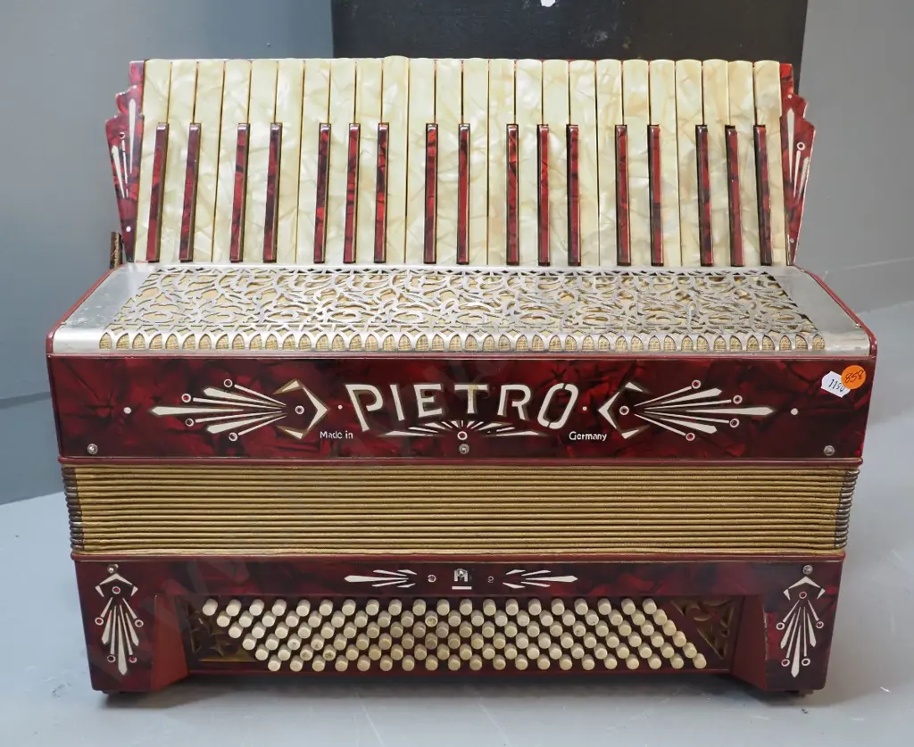 Pietro piano accordion - a few keys lifted. With case Image 1++