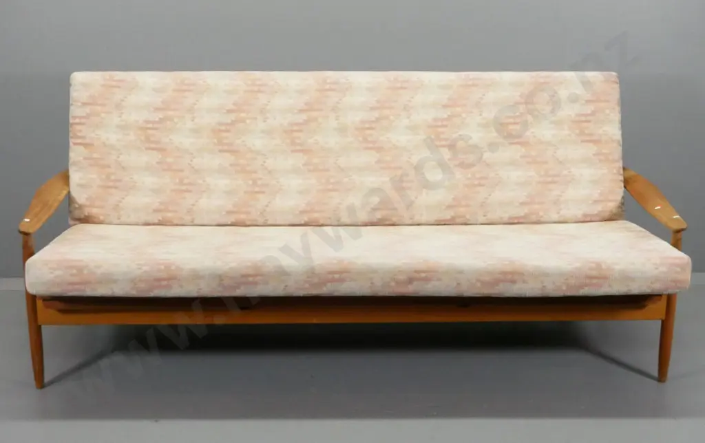 mid-century Don mahogany framed convertible divan/settee w/ geometric jacquard fabric, polish needs work H880 W2085 D900 Image 1++
