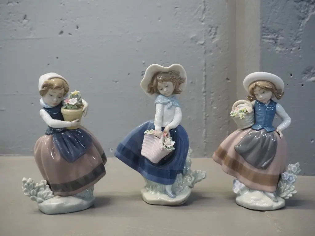 3 Lladro figurines - girls in the wind carrying flowers, tallest is H-180 Image 1++