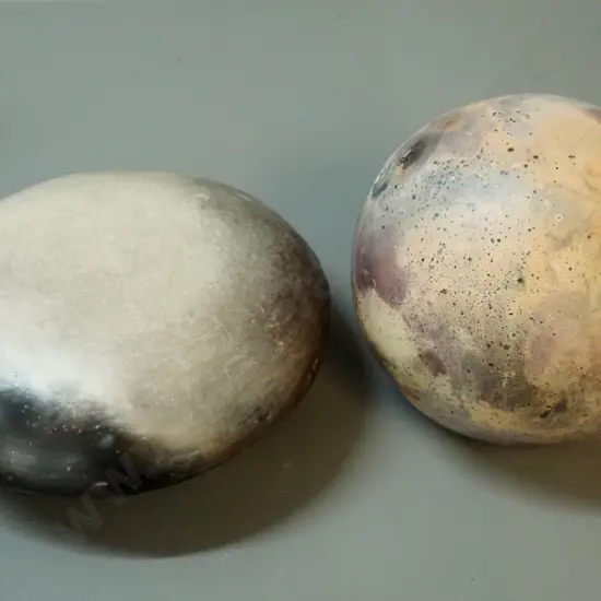 2 pieces of studio pottery - ball shaped one marked Glenis Harris D-150, other is wall-hanging disc, no maker's mark