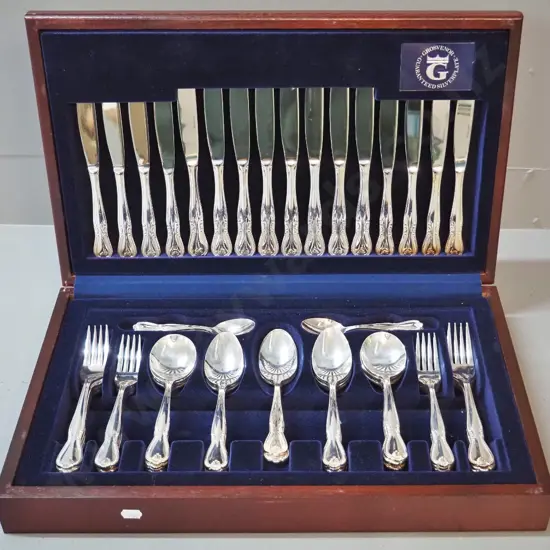 wooden canteen of Grosvenor plated cutlery - 8 place, in as-new condition