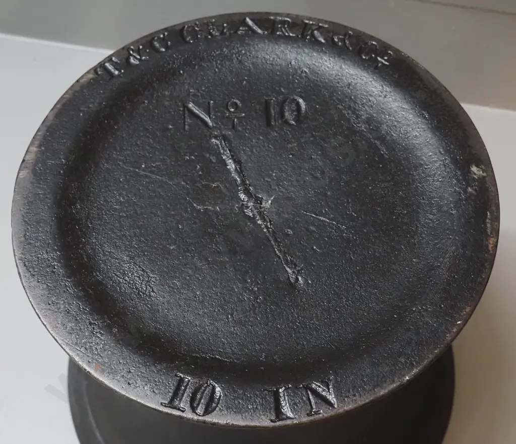 heavy cast iron mortar and pestle - some flaking paint and corrosion, stamped T&C Clark & Co No. 10. H-210 D-255 at rim Image 1++