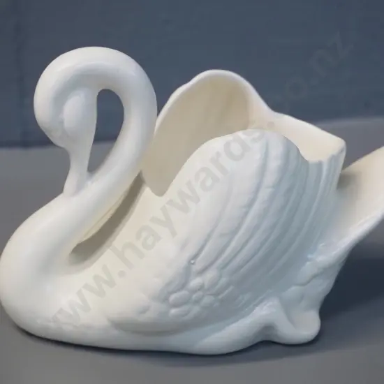 small Crown Lynn swan No. 154