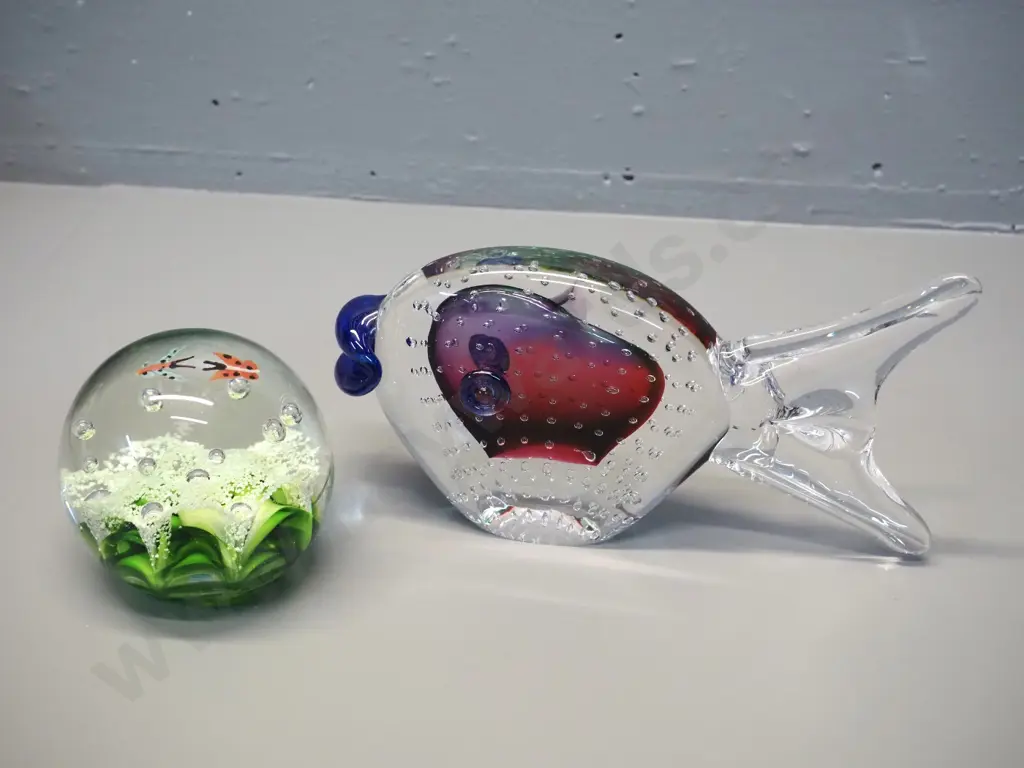 2 art glass items - fish ornament H-110 W-220 and a globe paperweight D-100 Image 1++