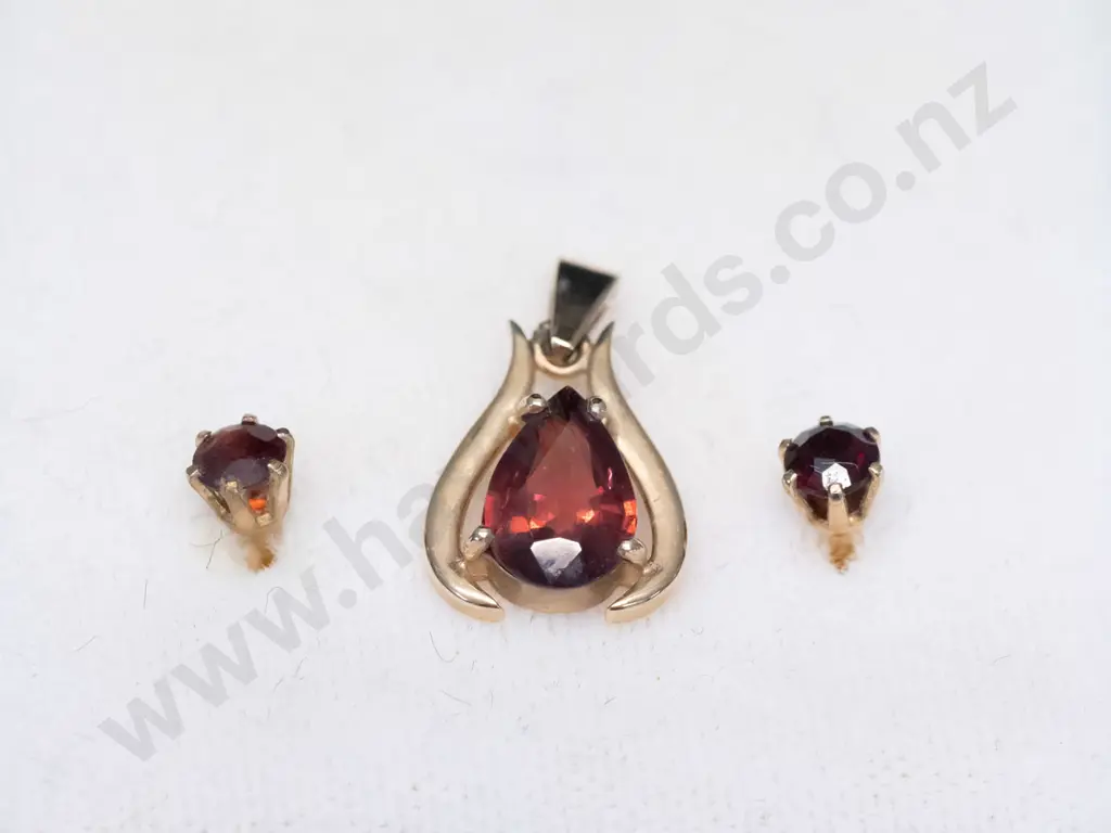 9ct ruby necklace [no chain] & earrings stamped 375 Image 1++