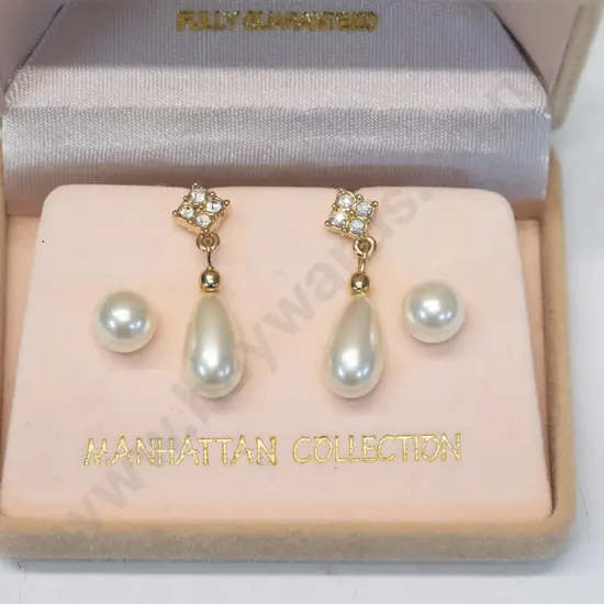 2 pairs of earrings