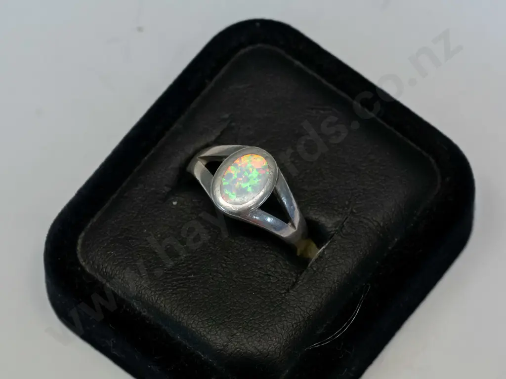 silver opal ring stamped 925 Image 1++