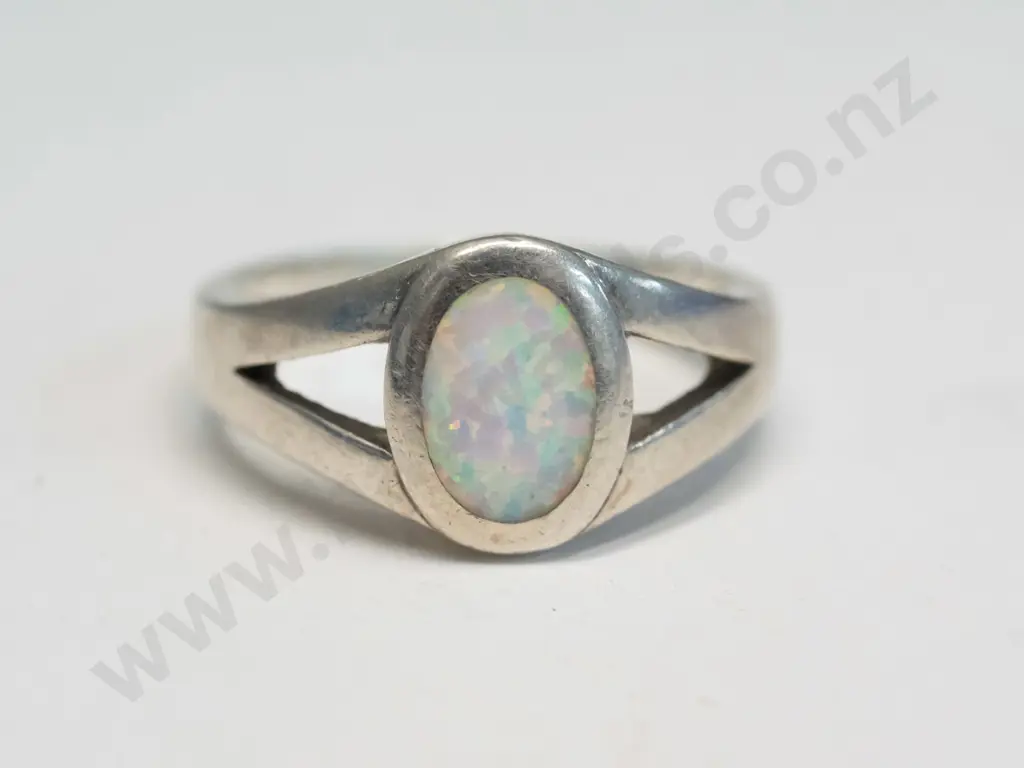 silver opal ring stamped 925 Image 1++