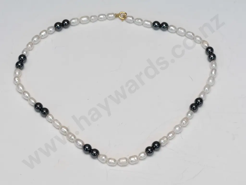 black & white pearl necklace from Rarotonga Image 1++