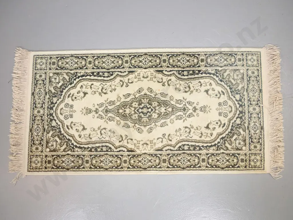 small Persian style wool floor rug - pale greens and cream, some minor marks L-1150 W-600 Image 1++