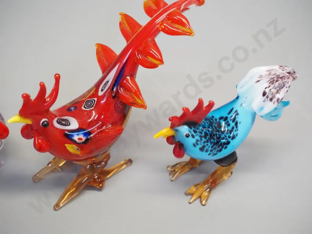4 small multi-coloured glass roosters, larger is H-100 L-100 Image 1++