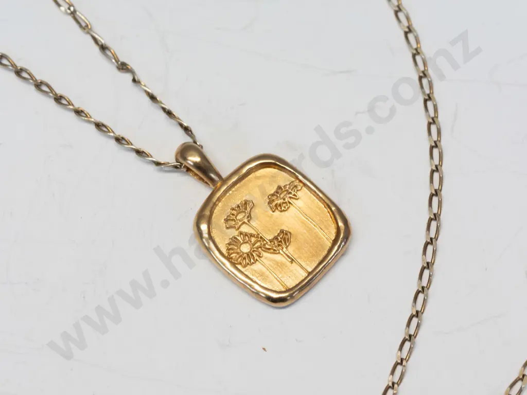 gold necklace stamped 925 Image 1++