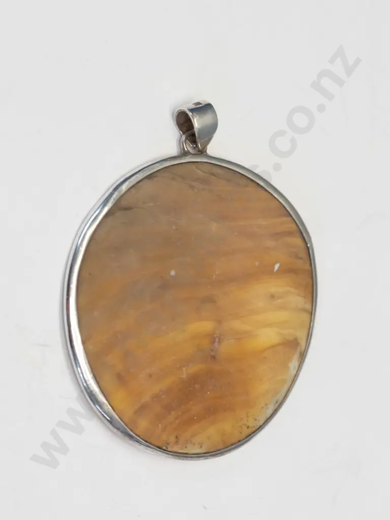 large silver mother of pearl pendant stamped 925 no chain Image 1++