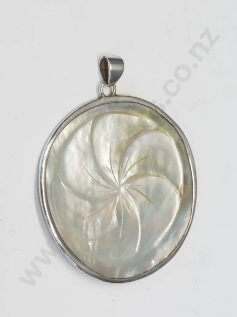 large silver mother of pearl pendant stamped 925 no chain Image 1++