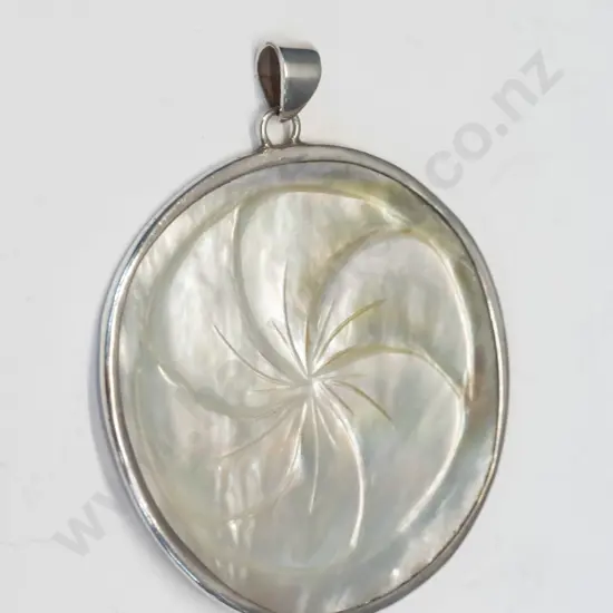 large silver mother of pearl pendant stamped 925 no chain
