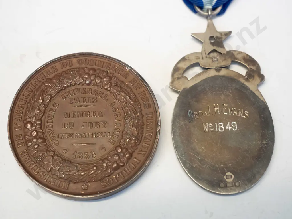 2 war medals, 3 royal medals, religious medal, large medalion & 3 asstd military buttons Image 1++