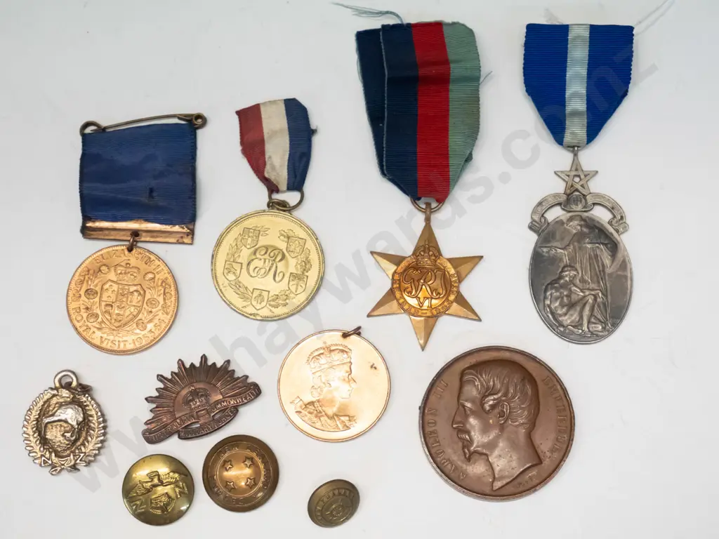 2 war medals, 3 royal medals, religious medal, large medalion & 3 asstd military buttons Image 1++