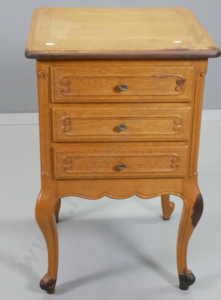 vintage oak bedside table w/ 3 drawers, carved detail in drawer fronts, uneven stain H665 W430 D430 Image 1++