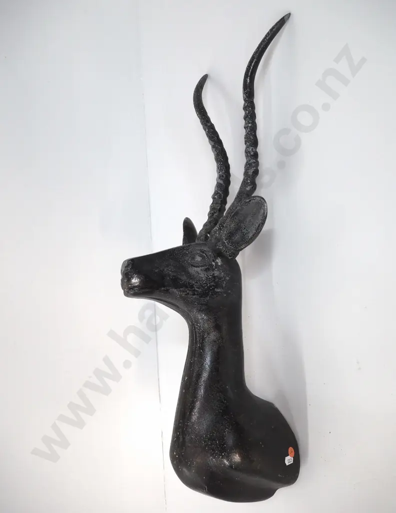 cast metal wall-hanging antelope head - some patches of finish loss H-730 W-250 D-250 Image 1++