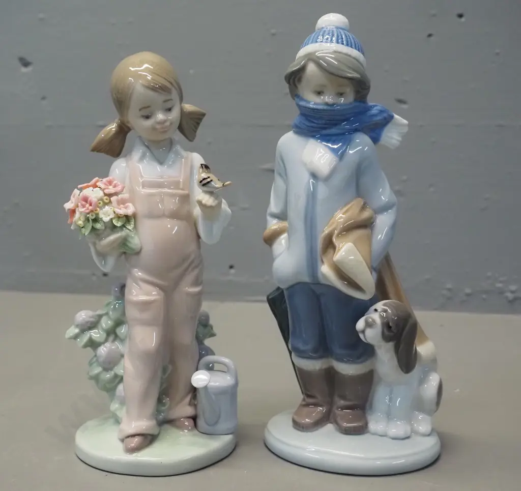 2 Lladro figurines - girl with bird and boy with dog H-210 Image 1++